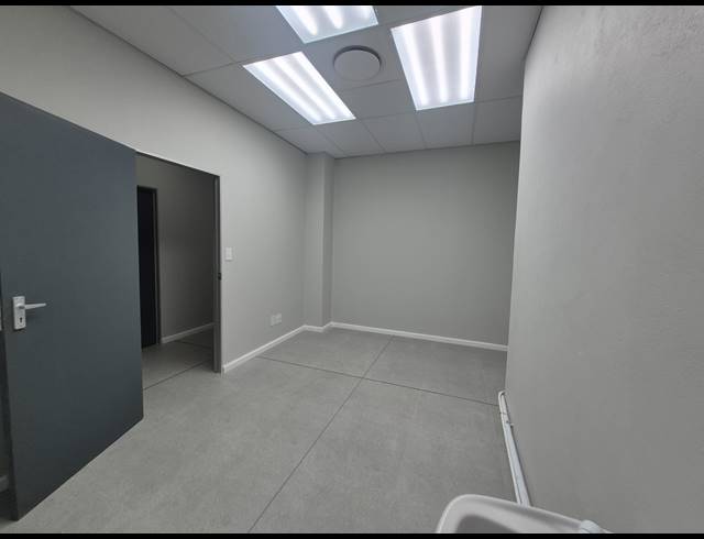 26M² OFFICE TO LET IN WYNBERG